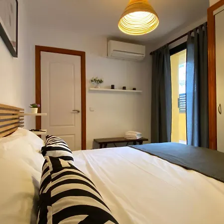 Apartments Sant Lluis Center, 2 Min Walk From The Sea Lloret de Mar Exterior photo